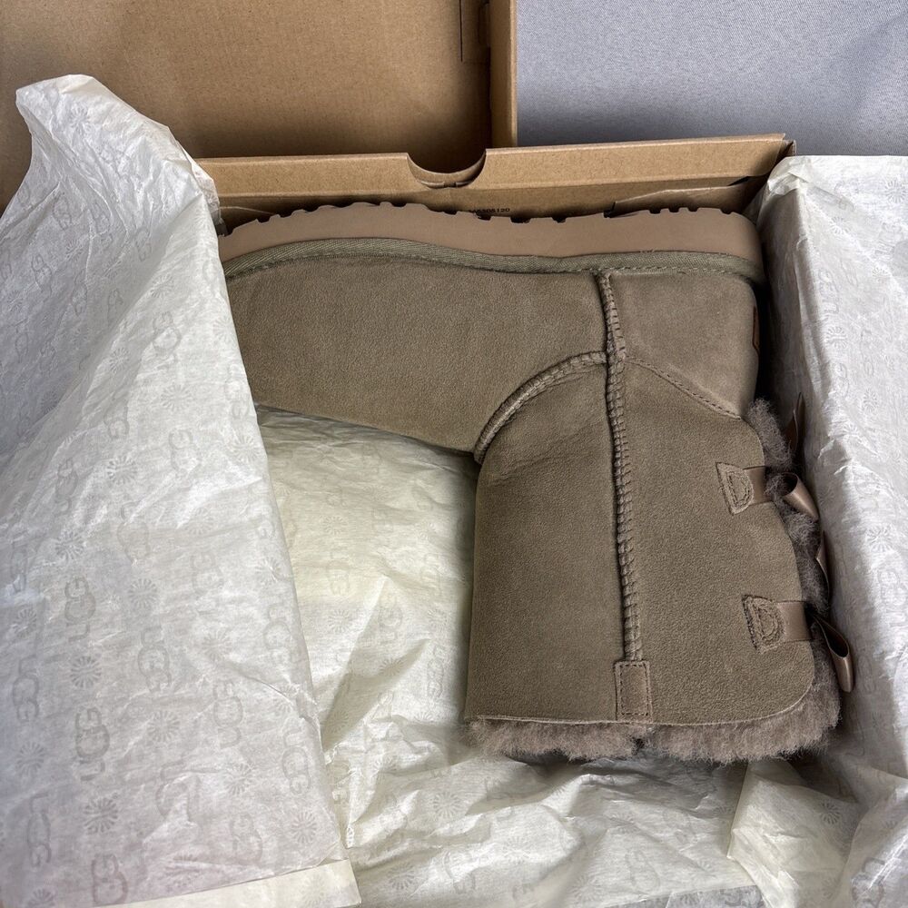 Womens UGG Boots Sz 9 Bailey Bow  Short ALP Antelope Green Suede Boho Festival - Picture 15 of 16